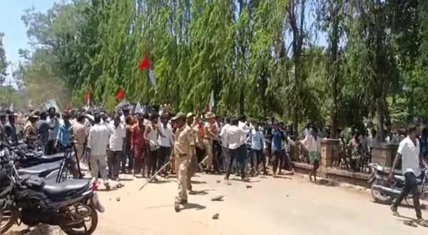 سابق وزیراعلی یدی یورپا کے گھر پر حملہ، بنجارہ برادری کا احتجاج، پولیس نے کیا لاٹھی چارج